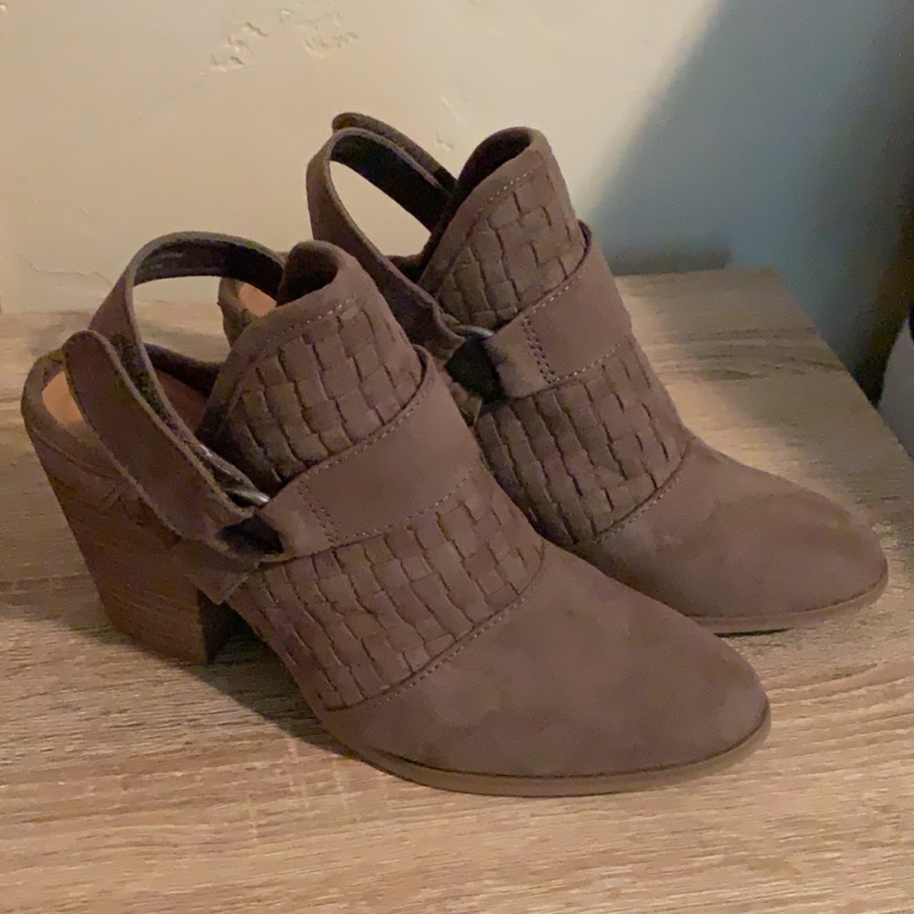 Light brown heel